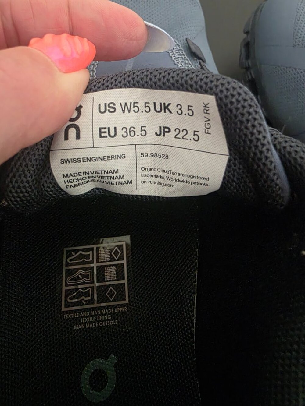 On Cloud Women's Cloud 5 Waterproof Running Sneakers Metal/Navy, Size 5.5W - Picture 7 of 8